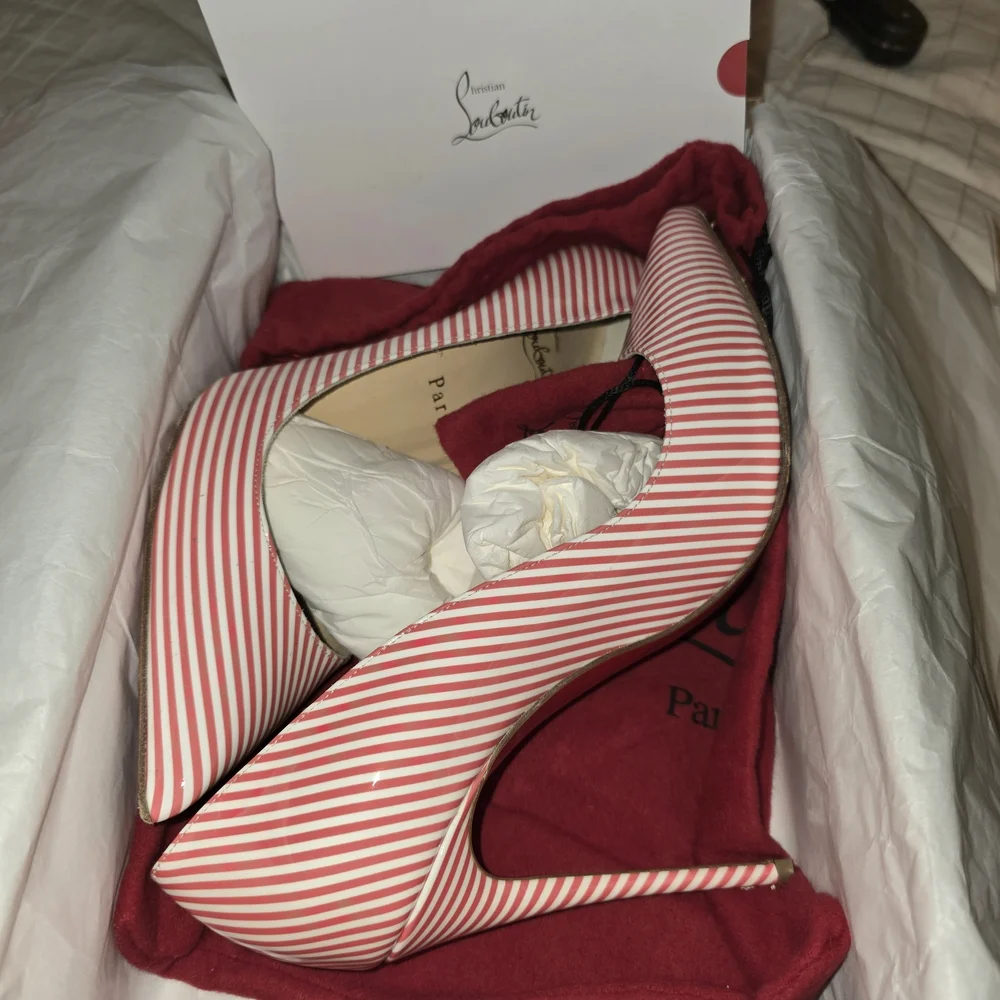Christian Louboutin - Picture 6 of 10